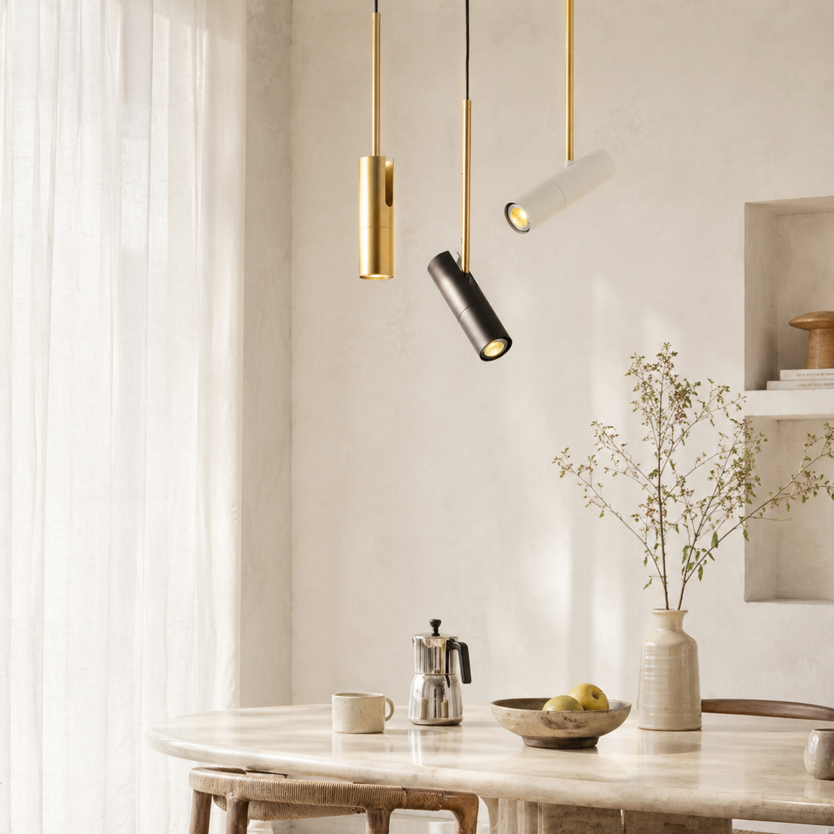 Suspension design spot orientable et tige dorée - Nova