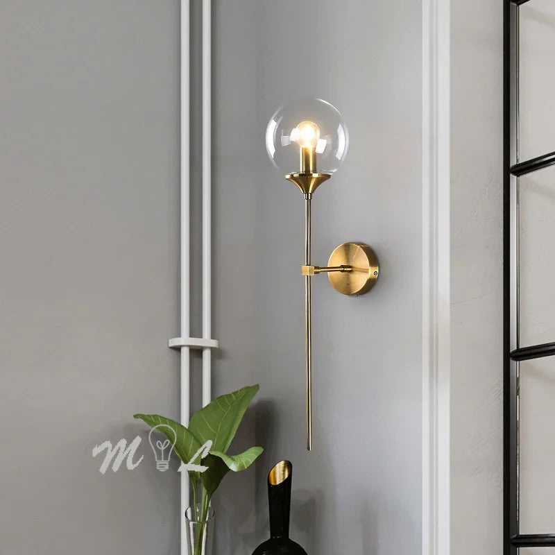 Applique murale design à led avec bras doré et boule en verre - Supra