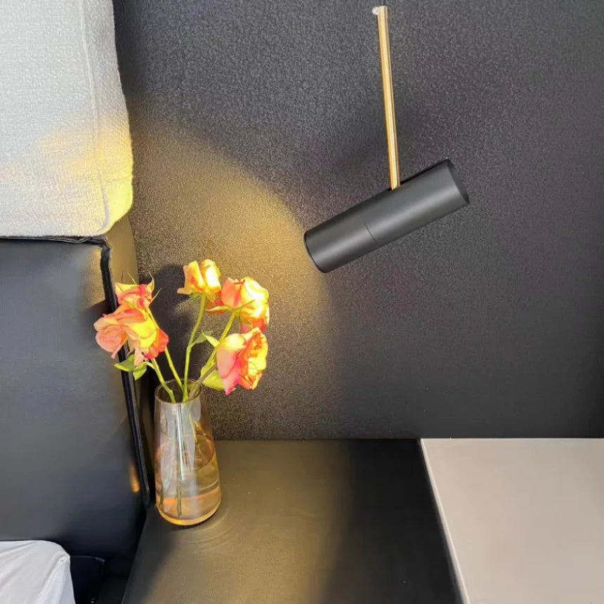 Suspension design spot orientable et tige dorée - Nova