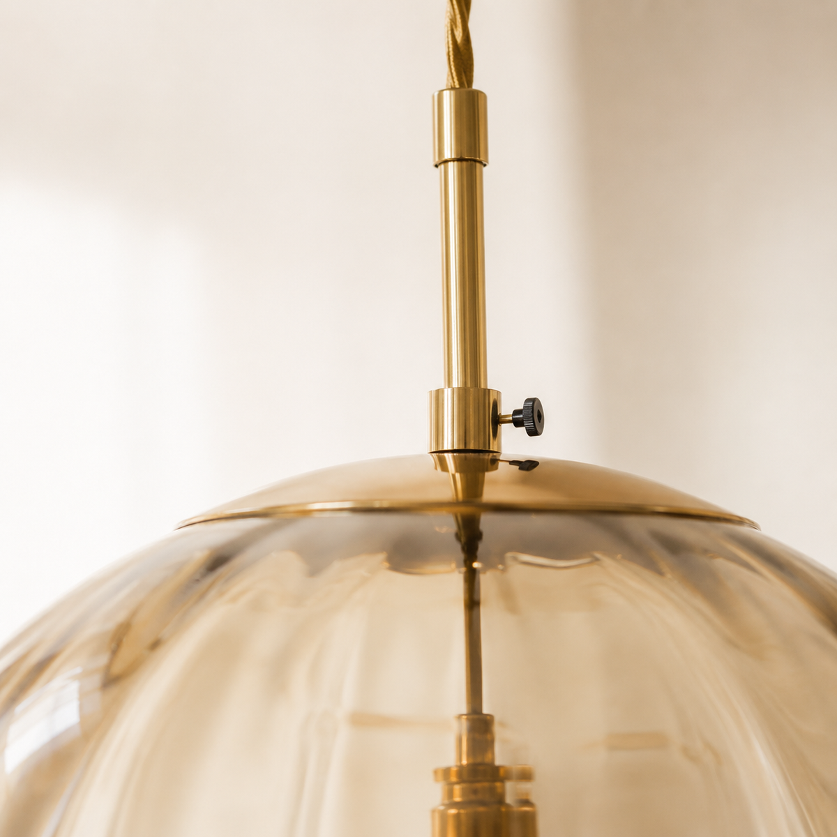Suspension design à led en boule de verre colorée - Storm